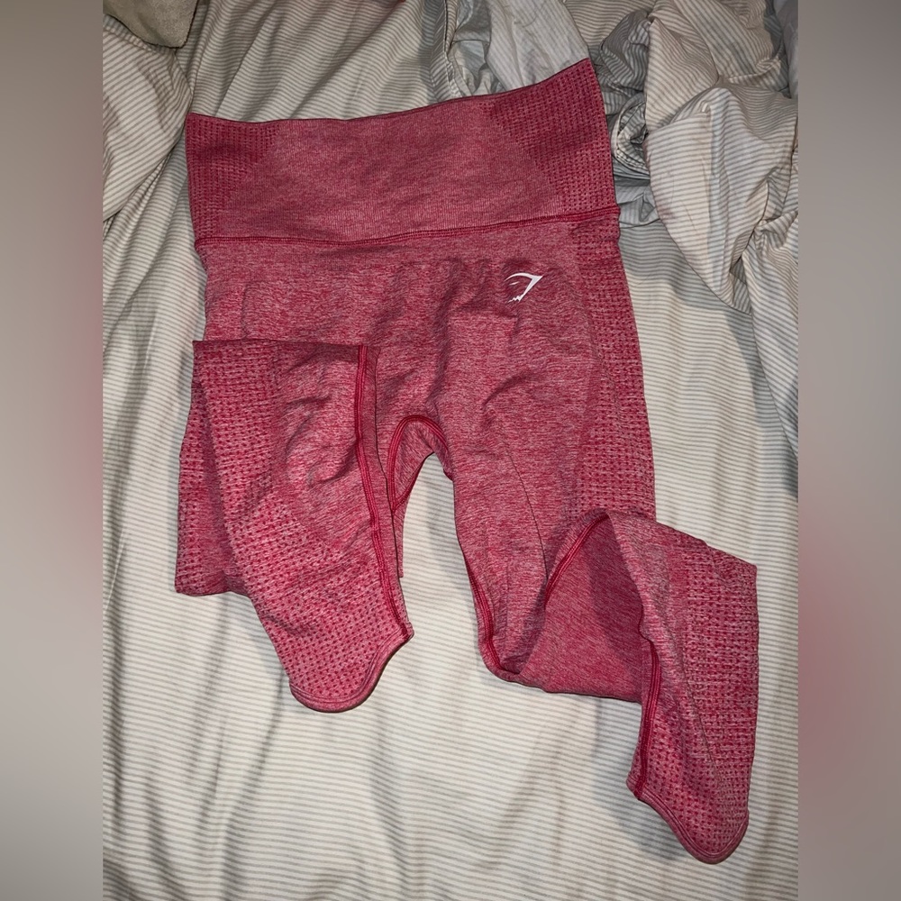 Pinkhigh waisted gymshark leggings (don't remember what these were called 😭)